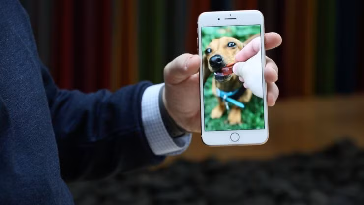 Điện thoại iPhone 8 Plus. Ảnh: CNBC. 