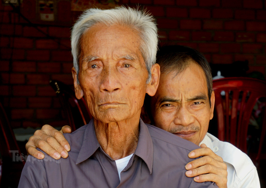Có lẽ, Tết này ông Huỳnh Văn Nén và cha ông, cụ Huỳnh Văn Truyện sẽ được thảnh thơi hơn