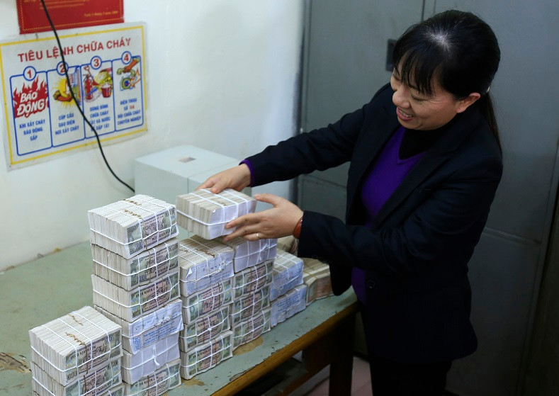 Cấm cán bộ ngân hàng lợi dụng đổi tiền mới, “ăn” chênh lệch