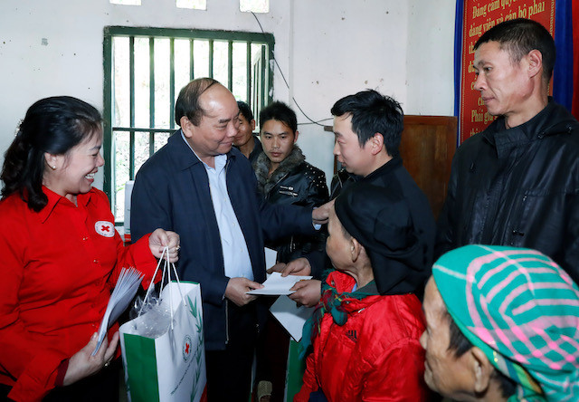 Thủ tướng thăm đồng bào địa bàn '4 khó' của đất nước