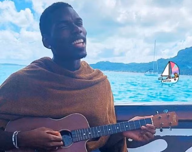  Pogba quậy tưng bừng trước ngày hội quân với M.U