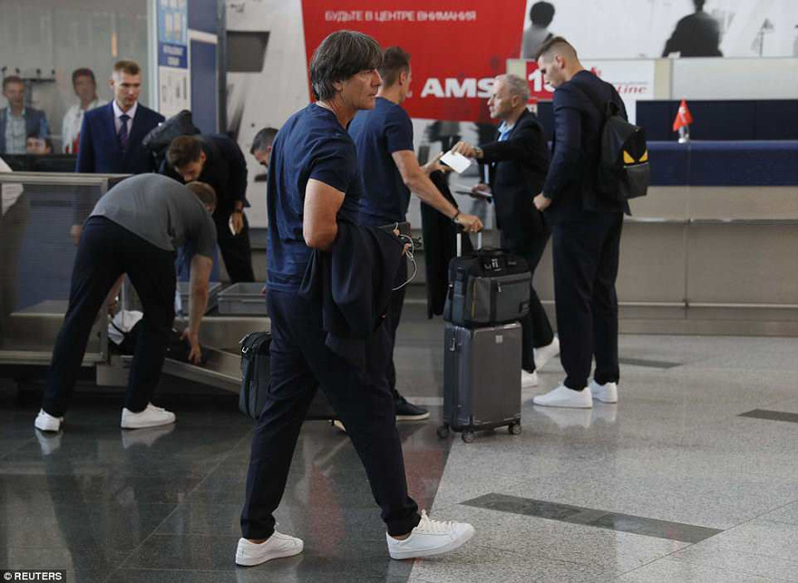 HLV Joachim Loew và các học trò ở đội tuyển Đức rời nước Nga vào chiều nay (giờ Việt Nam).