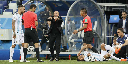 Tin nhanh World Cup: Messi và đồng đội muốn 'bẻ ghế' HLV Sampaoli 