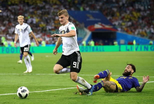 Tin nhanh: Cầu thủ Thụy Điển bị dọa giết vì sai lầm trận gặp Đức