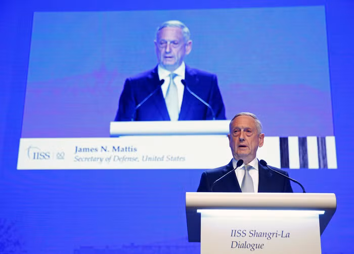 Bộ trưởng Quốc phòng Mỹ James Mattis phát biểu tại đối thoại Shangri-La 2018. Ảnh: Reuters