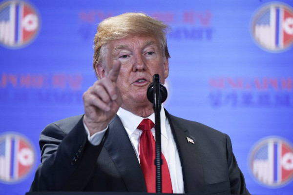 Tổng thống Trump trả lời phóng viên trong buổi họp báo. Ảnh: AFP.