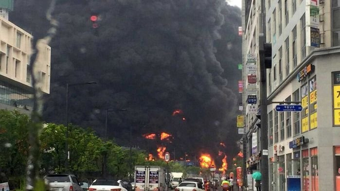 Hiện trường vụ cháy. Ảnh: Twitter