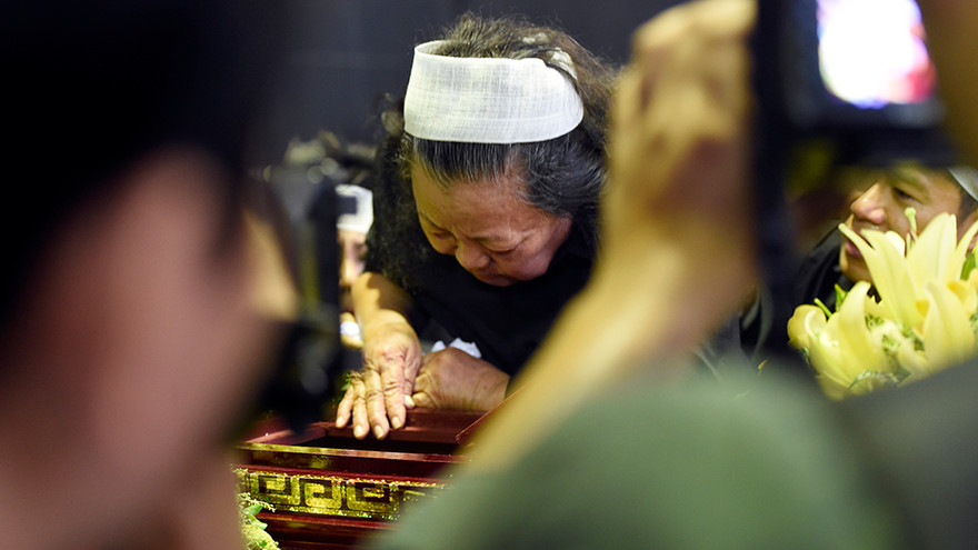 Những giọt nước mắt tiếc thương trong đám tang thầy Văn Như Cương