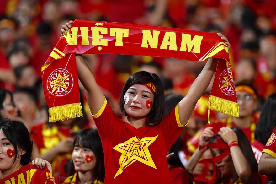 Cổ động viên Việt Nam phải mua vé World Cup đắt hơn khán giả Thái Lan