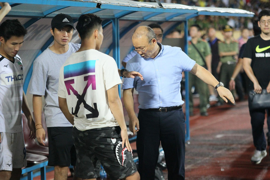 Vì sao HAGL cất ngôi sao Tuấn Anh ở trận hòa Nam Định?