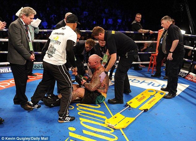 Cú knock-out kinh hoàng khiến võ sĩ quyền Anh suýt mất mạng