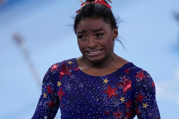 Simone Biles bật khóc sau khi mắc lỗi tại Olympic Tokyo 2020. 