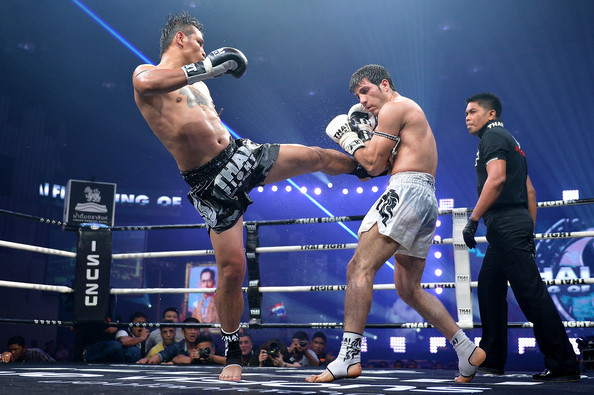 Saiyok (quần đen) là đối thủ "khó nhằn"