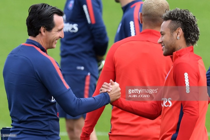 HLV PSG nói Neymar sẽ ở lại, 'còn tôi thì không chắc' 