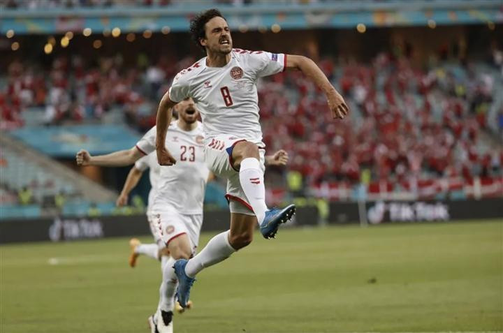 Delaney ghi bàn cho đội tuyển Đan Mạch.