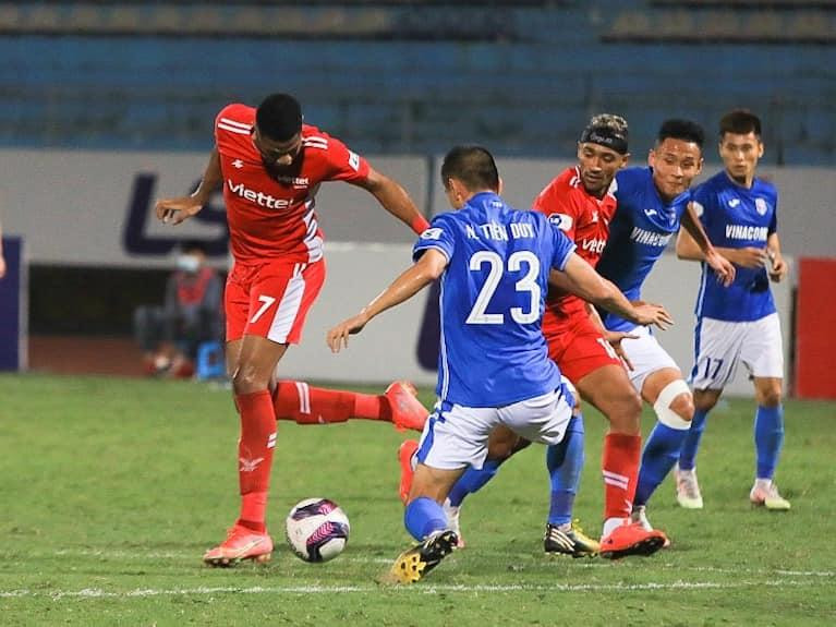 CLB Viettel phả hơi nóng vào ngôi đầu của HAGL 