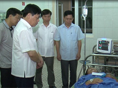 Nạn nhân bị thương sau vụ sét đánh. Ảnh: TN