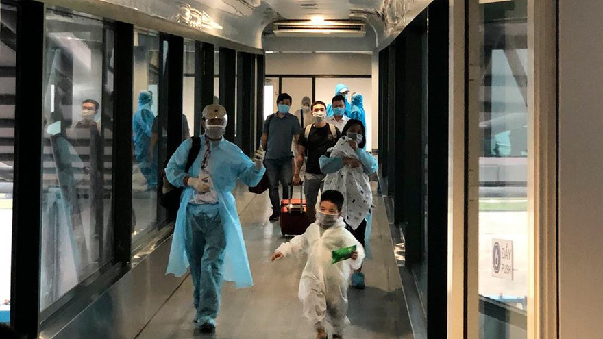 Chuyến bay đầu tiên đưa người từ TP.HCM về Hà Nội thực hiện cách ly tập trung