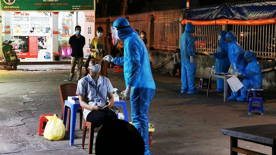 Hà Nội phong tỏa chợ thuốc lớn trên phố Láng Hạ do liên quan ca COVID-19