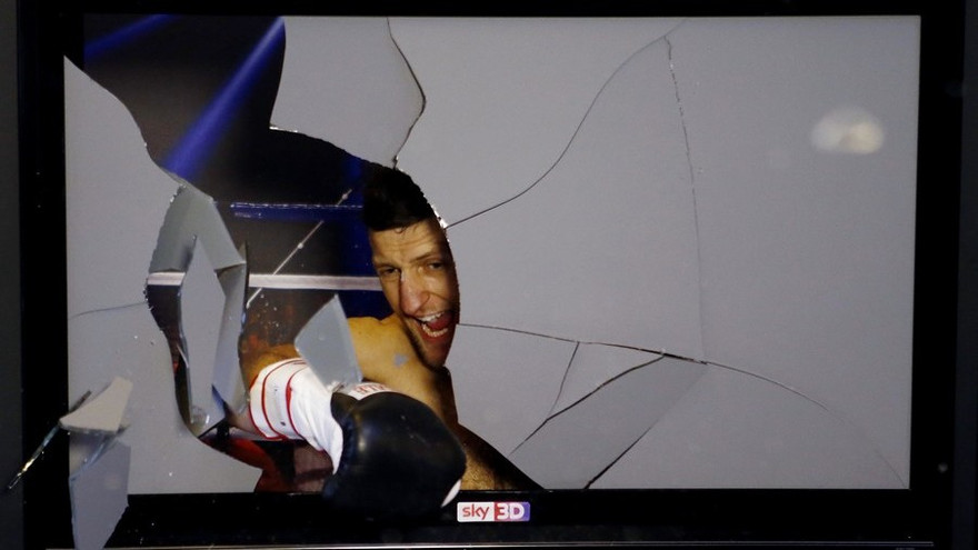 Bị cấm xem World Cup, fan Israel dọa dùng TV đập vỡ đầu vợ