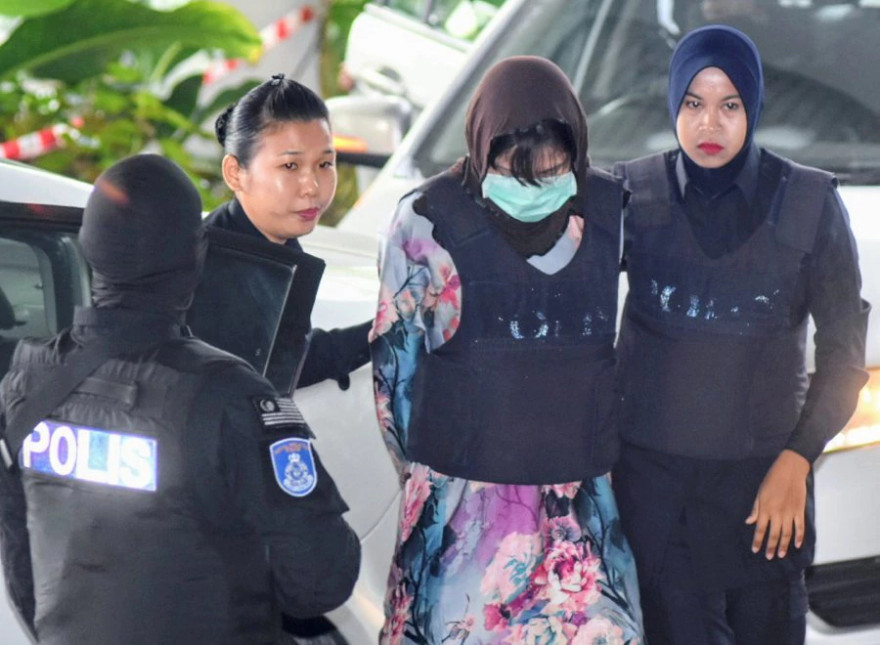 Nghi phạm Đoàn Thị Hương được giải đến toà Tối cao Shah Alam. Ảnh: NST