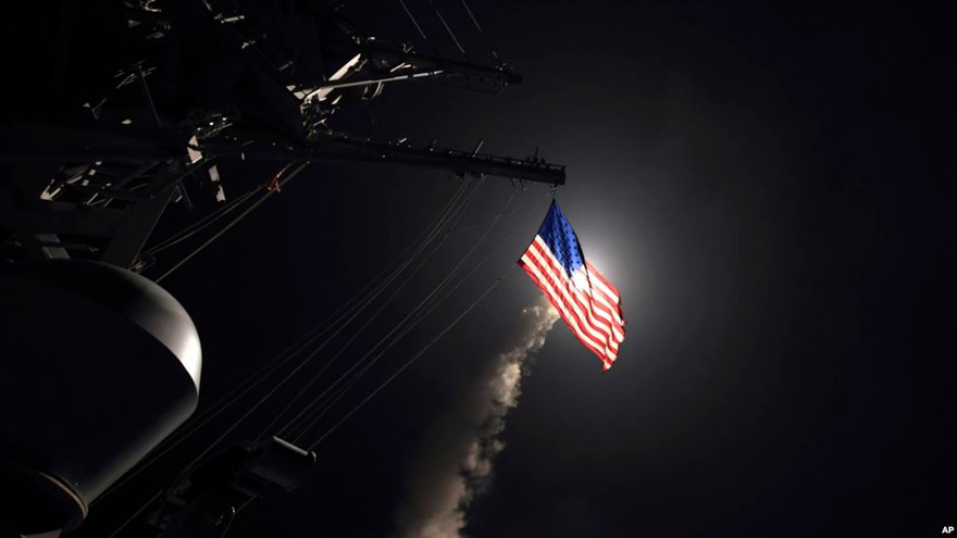 Mỹ phóng tên lửa Tomahawk nhằm vào Syria hồi năm 2017. Ảnh: AP