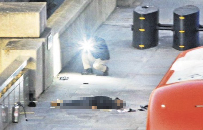 Nghi phạm bị bắn hạ tại hiện trường. Ảnh: The Times