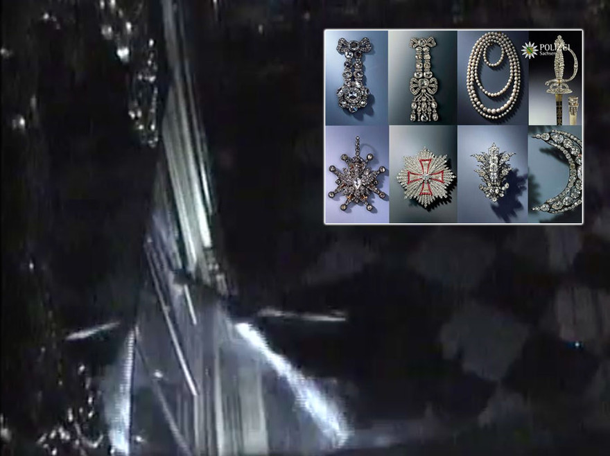 Cảnh đạo chích phá kính, cuỗm số trang sức giá tỉ đô chỉ bằng một chiếc rìu