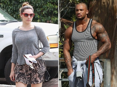 Siêu mẫu Kelly Brook chia tay bạn trai sau 6 tuần hẹn hò