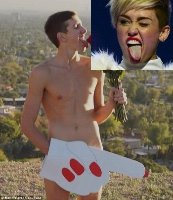 Fan cuồng khỏa thân mời Miley Cyrus đi chơi