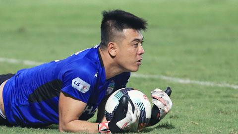 Vì dịch COVID-19, thủ môn HAGL không thể về quê chịu tang cha 