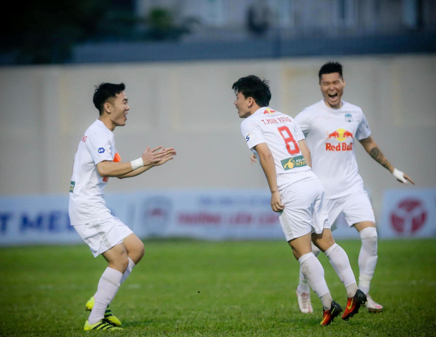 Xuân Trường động viên Minh Vương: ‘Sẽ chẳng có gì quật ngã được chúng ta’ 