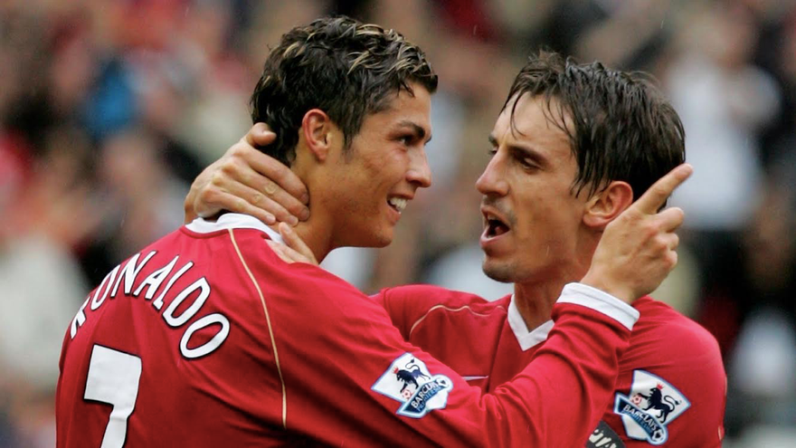 Gary Neville tin rằng Ronaldo sẽ giúp M.U giành được danh hiệu