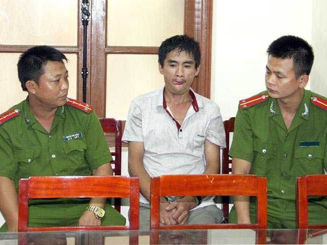 Nguyễn Văn Khoa tại cơ quan công an.