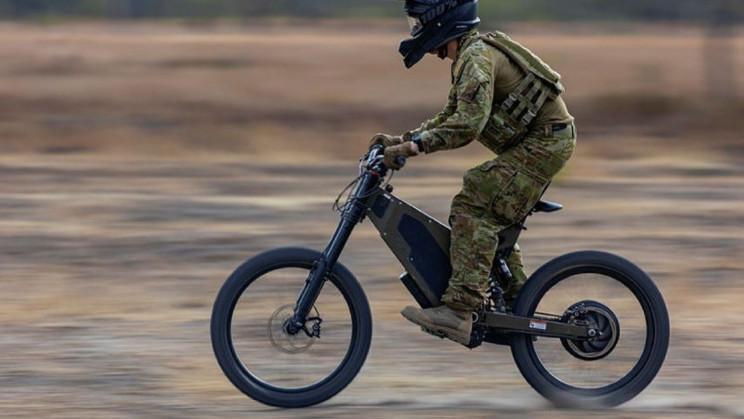 Xe đạp điện trinh sát có thể chạy với vận tốc 90 km/h và chạy được 100 km mới phải sạc pin. Ảnh: Bộ Quốc phòng Úc.