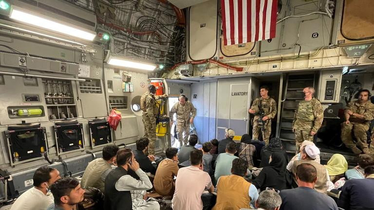 Máy bay Mỹ ở sân bay Kabul. Ảnh: RT