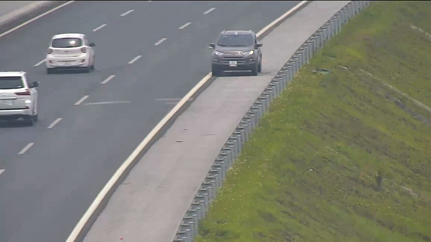 Hãi hùng ô tô đi ngược cao tốc Hà Nội-Hải Phòng ngày đầu nghỉ lễ