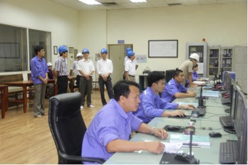 Điều hành sản xuất tại nhà máy Nhiệt điện Cao Ngạn, tỉnh Thái Nguyên.