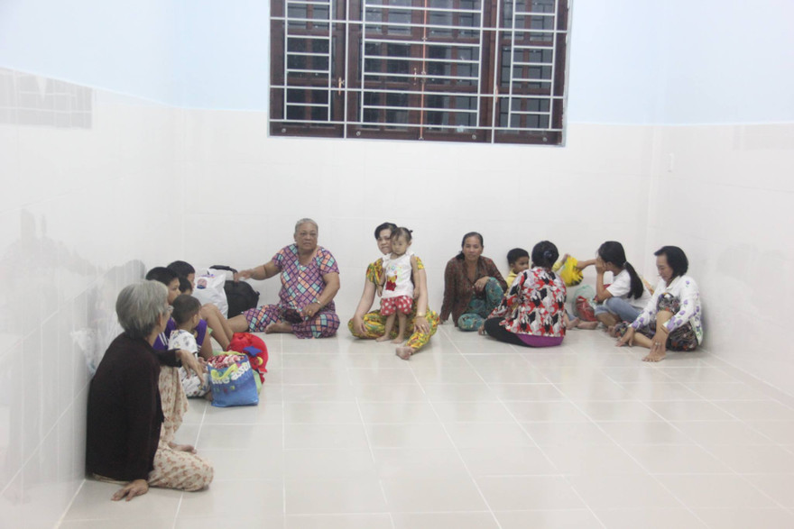 Người dân dân được di tản đến nơi an toàn tránh bão.