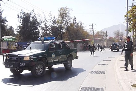 Cảnh sát có mặt tại hiện trường vụ tấn công. Ảnh: Twitter/RT