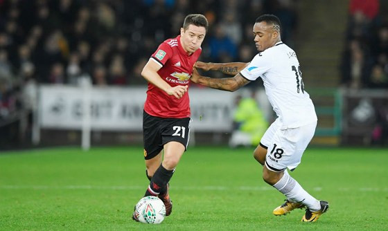 Ander Herrera (trái) và Man.United hoàn toàn có khả năng “rẽ sang” Champions League. Ảnh: Getty Images