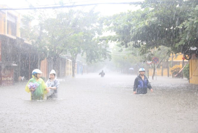 Thành phố Hội An (Quảng Nam) ngập trong biển nước. Ảnh H.V