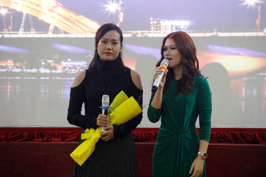 Đạo diễn Hồng Ánh và diễn viên Ngọc Thanh Tâm tại buổi giao lưu. Ảnh: Thanh Trần.
