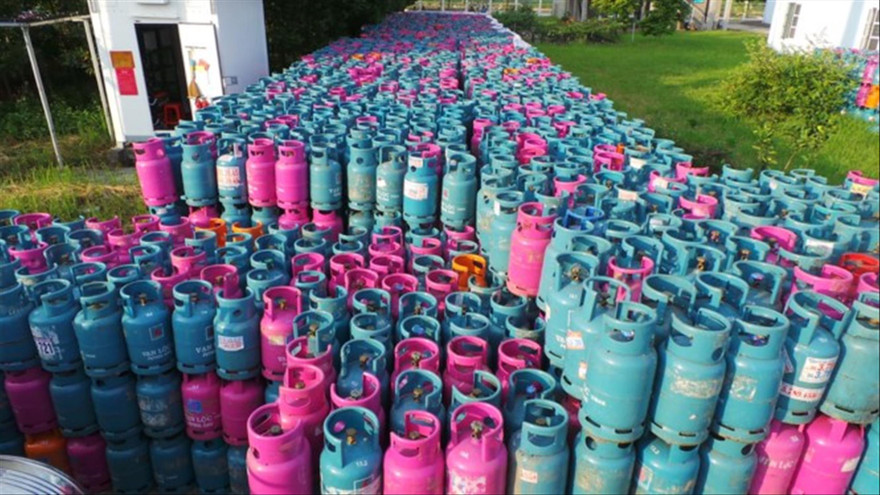 Hàng vạn vỏ bình gas bị chiếm giữ trái phép tại BQL Cụm Công nghiệp Đông Thọ, Yên Phong, Bắc Ninh. Ảnh: M.Đ