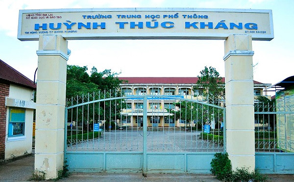 Trường PTTH Huỳnh Thúc Kháng, nơi xảy ra vụ nữ sinh đánh nhau