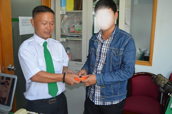 Lái xe taxi Mai Linh trả lại vàng hành khách để quên