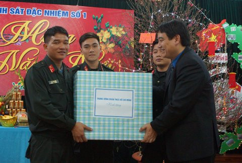 Trước thềm năm mới, Bí thư thứ nhất T.Ư Đoàn chúc cán bộ, chiến sĩ CSCĐ luôn rèn luyện tốt về chuyên môn và bản lĩnh chính trị, hoàn thành tốt mọi nhiệm vụ được giao, xứng đáng là lực lượng tinh nhuệ nhất của ngành Công an, góp phần bảo vệ Đảng, đất nước 