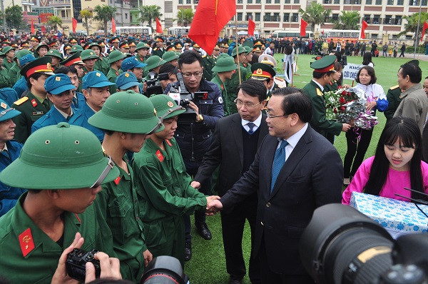 Bí thư Hà Nội tiễn tân binh lên đường nhập ngũ