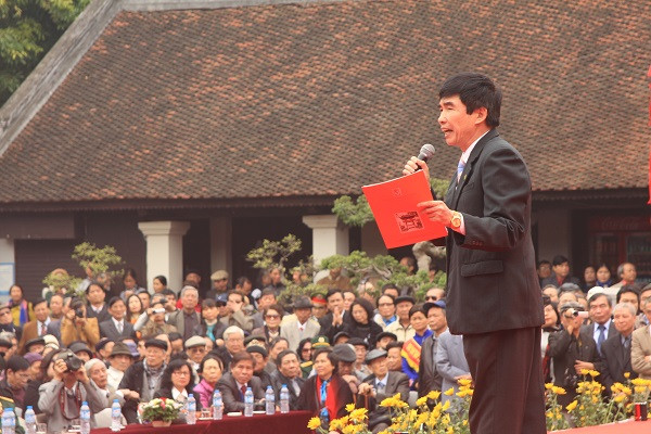 Nhà thơ Nguyễn Hữu Quý đọc thơ về biển đảo