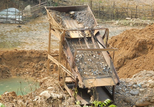 Cận cảnh máy sàng vàng